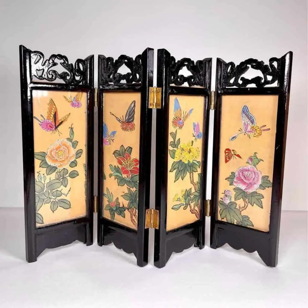 Chinese room divider with natural painting